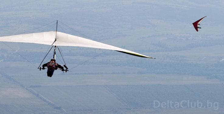 Djaki and Milen hang gliding